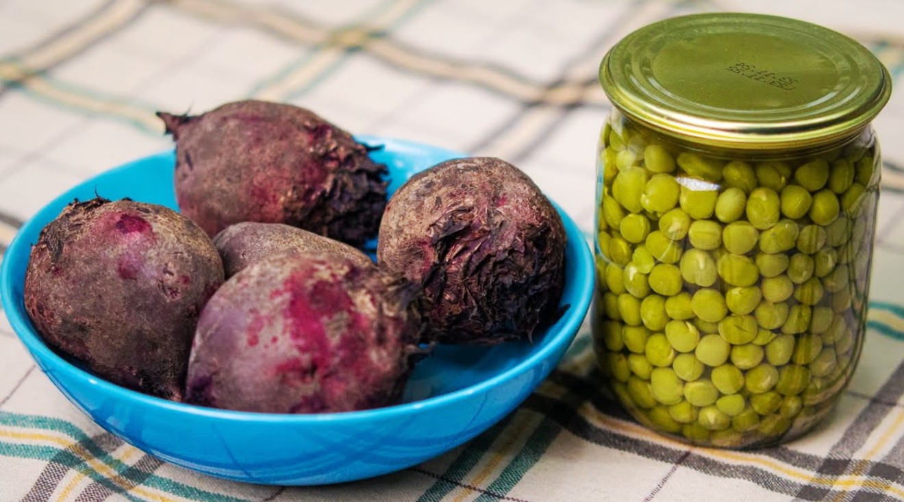 En mormor från byn lärde mig. Denna sallad kommer att ersätta vinägrett och sill under en päls: det mest hälsosamma receptet